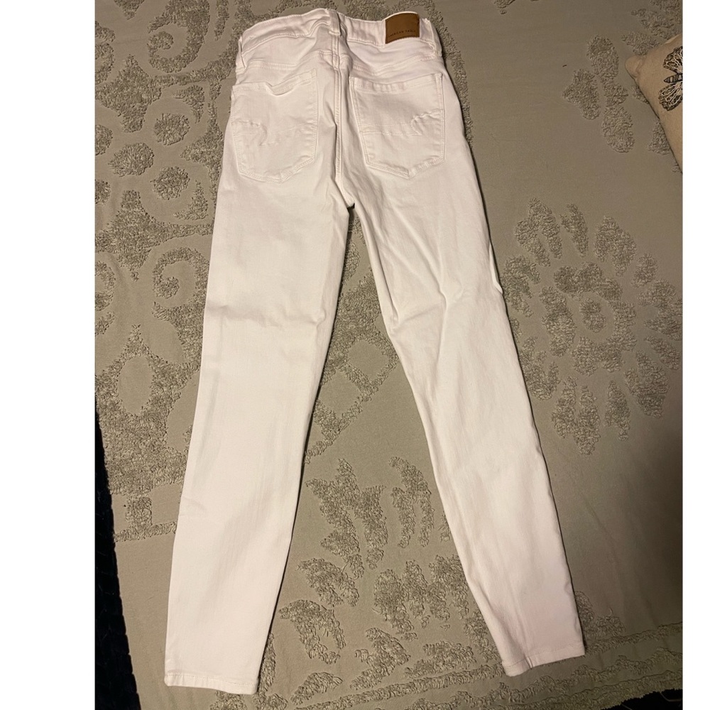 White American Eagle jeans. Only wore once. Perfect condition. Size 0- short.
